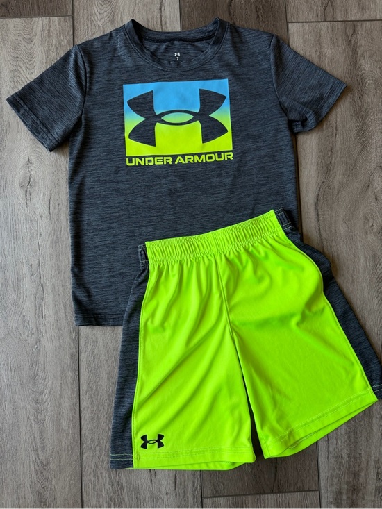 Under Armour Other - Under Armour Charcoal Heather Tee with Neon Green Shorts (7)